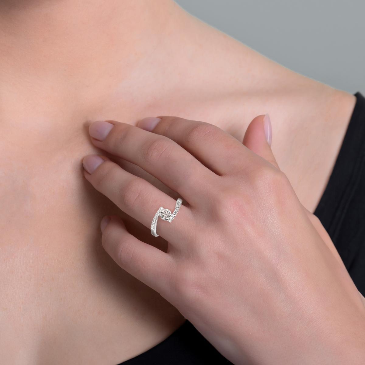 Anello Solitario con Diamanti
