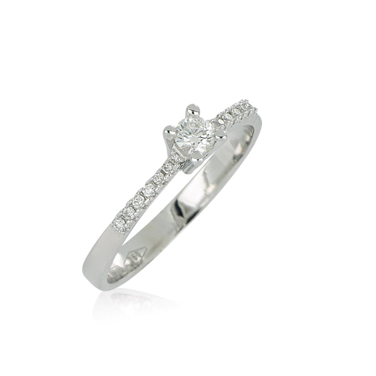 Anello Solitario e Diamanti sul Gambo