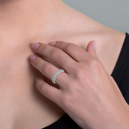 Fede in oro 18kt con pavé di diamanti bianchi larga 4,5 mm