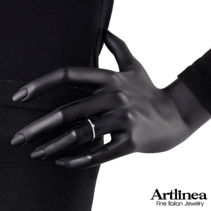 Anello Solitario e Diamanti sul Gambo