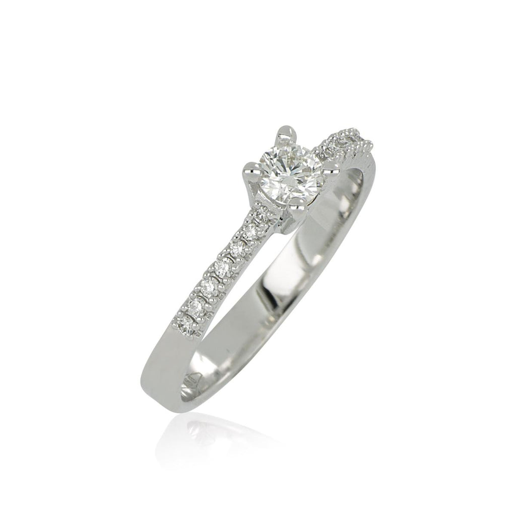Anello Solitario e Diamanti sul Gambo