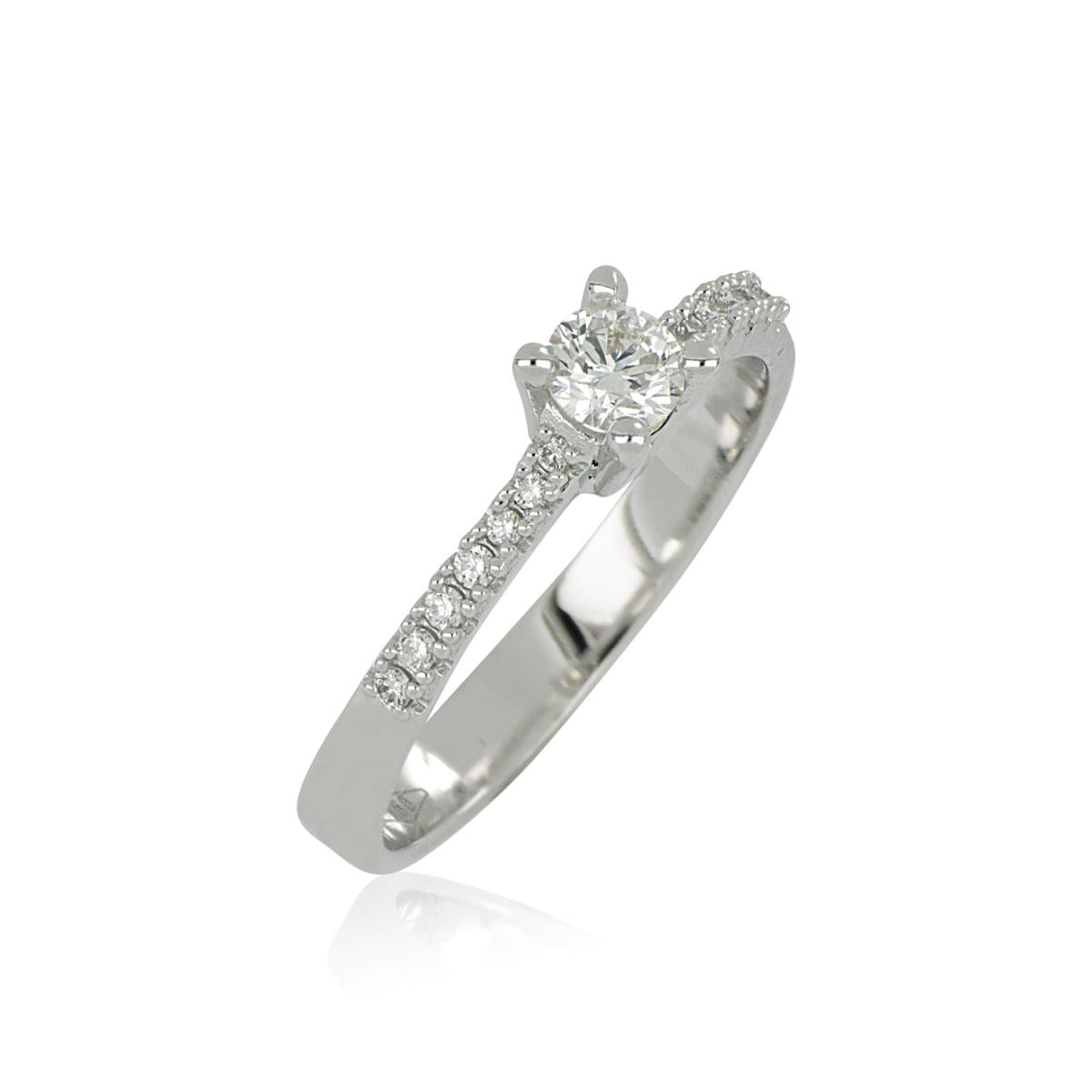 Anello Solitario e Diamanti sul Gambo