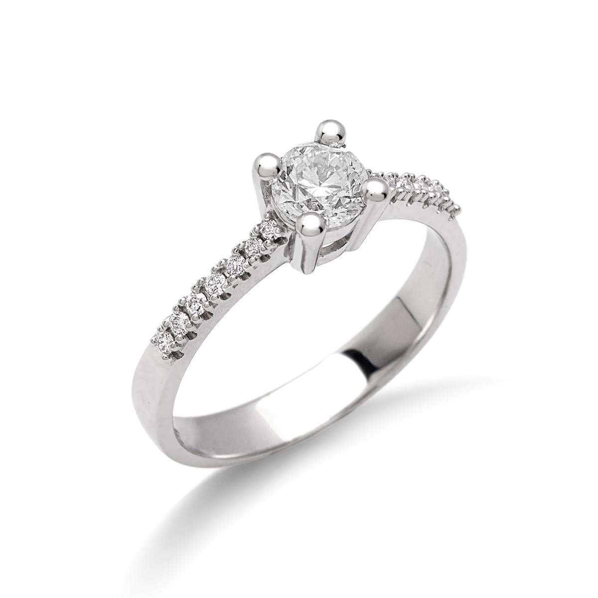 Anello Solitario e Diamanti sul Gambo