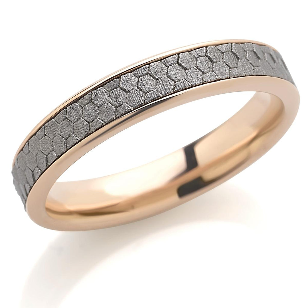 Fede in oro 18kt con inserto in titanio larga 4,5 mm